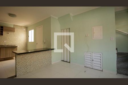 Sala de casa de condomínio à venda com 2 quartos, 90m² em Parque dos Bancarios, São Paulo