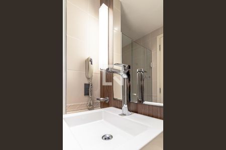 Banheiro de kitnet/studio para alugar com 1 quarto, 32m² em Jardim Europa, São Paulo