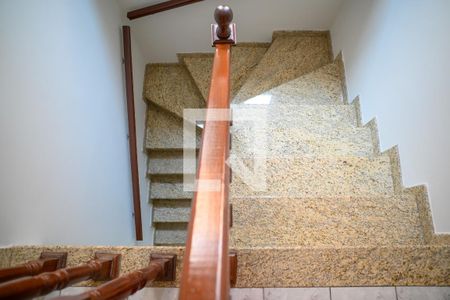 Escada de casa à venda com 4 quartos, 220m² em Vila das Merces, São Paulo