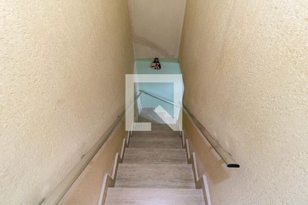 Escada de casa à venda com 2 quartos, 105m² em Parque Fongaro, São Paulo