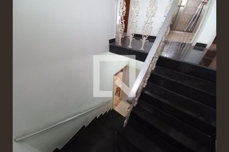 Escada de casa para alugar com 3 quartos, 350m² em Vila Cascatinha, São Vicente