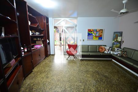 Sala de casa para alugar com 5 quartos, 400m² em Setor Marista, Goiânia