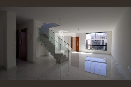 Sala de casa à venda com 4 quartos, 181m² em Vargem Pequena, Rio de Janeiro