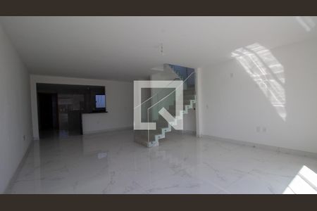 Sala de casa à venda com 4 quartos, 181m² em Vargem Pequena, Rio de Janeiro