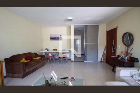 Sala de casa de condomínio para alugar com 3 quartos, 150m² em Vargem Grande, Rio de Janeiro