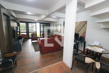 Sala de TV de casa à venda com 5 quartos, 500m² em Vila Conceição, Porto Alegre