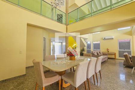 Sala de casa para alugar com 5 quartos, 480m² em Jardim Virginia, Guarujá