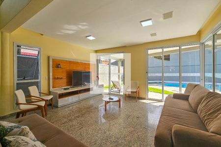 Sala de casa para alugar com 5 quartos, 480m² em Jardim Virginia, Guarujá