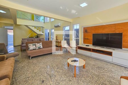 Sala de casa para alugar com 5 quartos, 480m² em Jardim Virginia, Guarujá