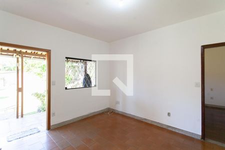 Sala de casa à venda com 2 quartos, 450m² em São Pedro (venda Nova), Belo Horizonte