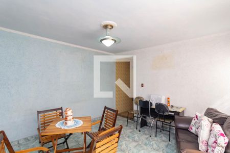 Sala de casa à venda com 3 quartos, 94m² em Vila Carmosina, São Paulo