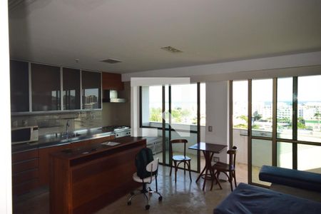 Sala de kitnet/studio para alugar com 1 quarto, 40m² em Barra da Tijuca, Rio de Janeiro