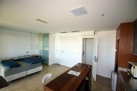 Sala de kitnet/studio para alugar com 1 quarto, 40m² em Barra da Tijuca, Rio de Janeiro