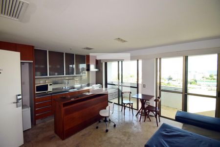Sala de kitnet/studio para alugar com 1 quarto, 40m² em Barra da Tijuca, Rio de Janeiro