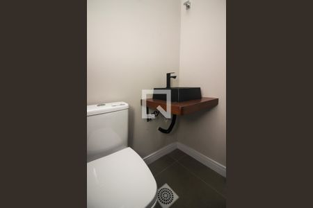 Lavabo de casa de condomínio à venda com 3 quartos, 96m² em Cavalhada, Porto Alegre