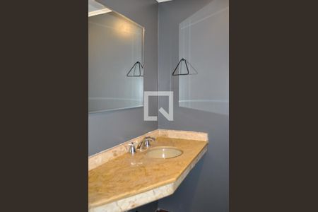 Lavabo de casa de condomínio à venda com 3 quartos, 365m² em Cristal, Porto Alegre