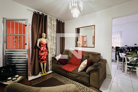 Sala de casa à venda com 8 quartos, 190m² em Jardim Santa Cecilia, Guarulhos