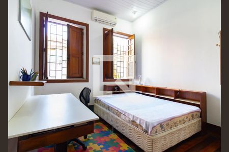 Quarto 1 de casa de condomínio à venda com 5 quartos, 190m² em Botafogo, Rio de Janeiro