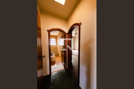 Corredor de casa para alugar com 6 quartos, 352m² em São Bento, Belo Horizonte