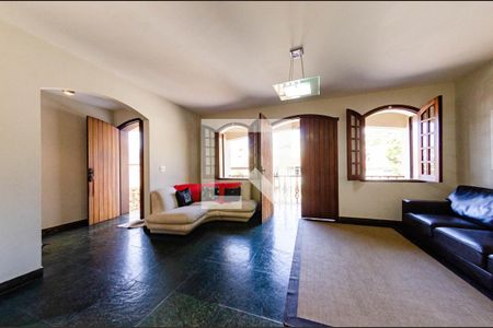 Sala de casa para alugar com 6 quartos, 352m² em São Bento, Belo Horizonte