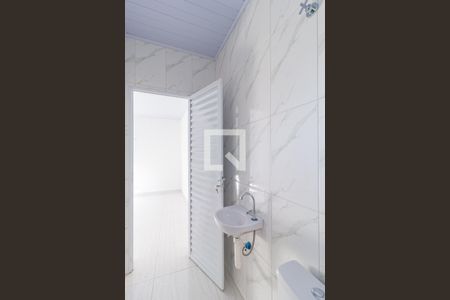 Banheiro de casa para alugar com 1 quarto, 65m² em Vila Santo Antônio, Carapicuíba