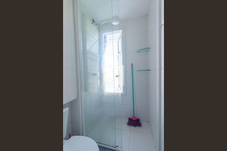 Banheiro Social de kitnet/studio para alugar com 1 quarto, 20m² em Rebouças, Curitiba