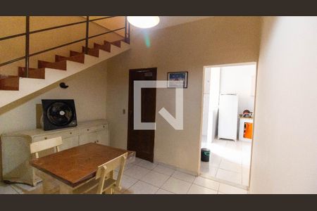 Casa à venda com 11 quartos, 195m² em São Domingos, Niterói