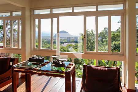 Sala de casa de condomínio para alugar com 6 quartos, 440m² em Itanhangá, Rio de Janeiro