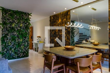 Sala de casa de condomínio à venda com 3 quartos, 230m² em Jardim Londrina, São Paulo