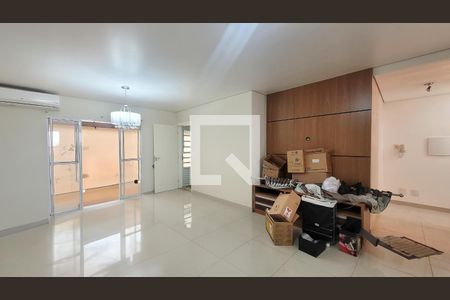 Sala de casa de condomínio à venda com 3 quartos, 150m² em Chácara Primavera, Campinas