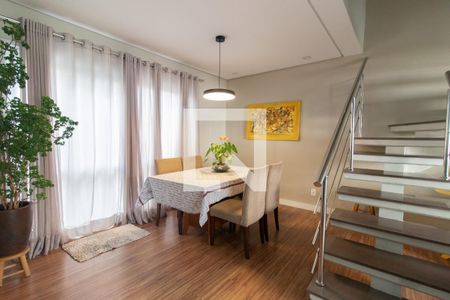 Sala de casa de condomínio à venda com 3 quartos, 197m² em Glória, Porto Alegre