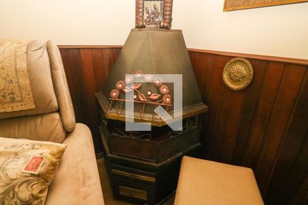 Detalhe da sala - Lareira de casa para alugar com 4 quartos, 130m² em Menino Deus, Porto Alegre