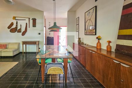 Sala de casa para alugar com 4 quartos, 336m² em Jardim Virginia, Guarujá