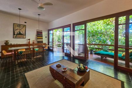 Sala de casa para alugar com 4 quartos, 336m² em Jardim Virginia, Guarujá