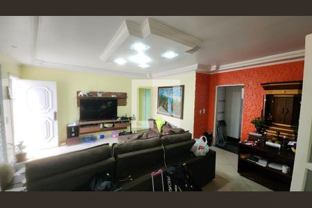 Sala de casa para alugar com 8 quartos, 280m² em Parque Santa Rosa, Suzano