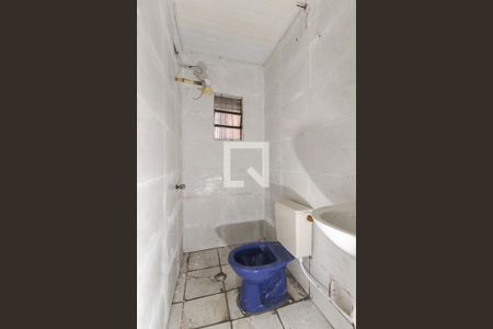Banheiro de casa para alugar com 1 quarto, 20m² em Jardim Guaianazes, São Paulo