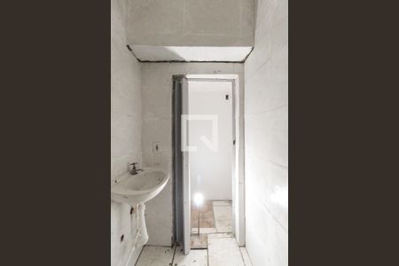 Banheiro de casa para alugar com 1 quarto, 20m² em Jardim Guaianazes, São Paulo