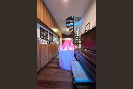 Sala 2 de casa à venda com 4 quartos, 300m² em Badu, Niterói