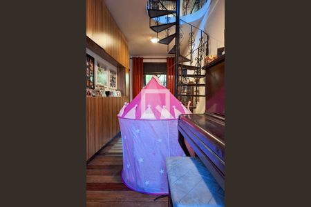 Sala 2 de casa à venda com 4 quartos, 300m² em Badu, Niterói