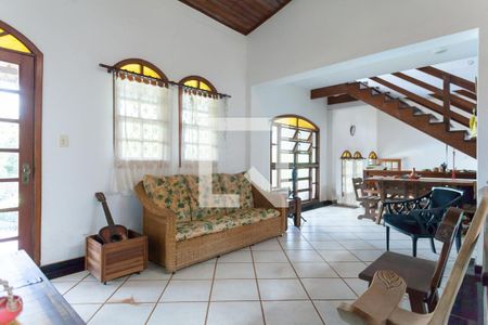Sala de casa de condomínio à venda com 4 quartos, 250m² em Retiro do Chale, Brumadinho