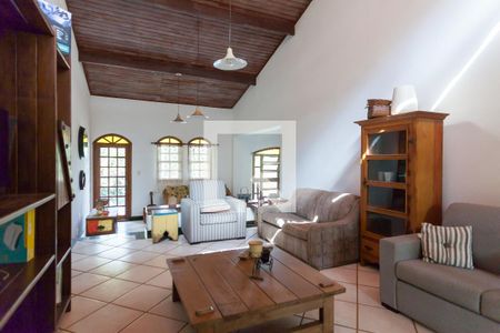 Sala de casa de condomínio à venda com 4 quartos, 250m² em Retiro do Chale, Brumadinho