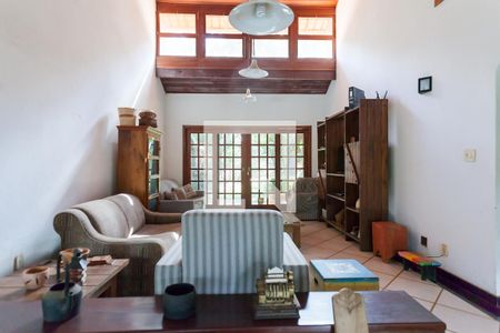 Sala de casa de condomínio à venda com 4 quartos, 250m² em Retiro do Chale, Brumadinho