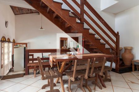 Sala de casa de condomínio à venda com 4 quartos, 250m² em Retiro do Chale, Brumadinho