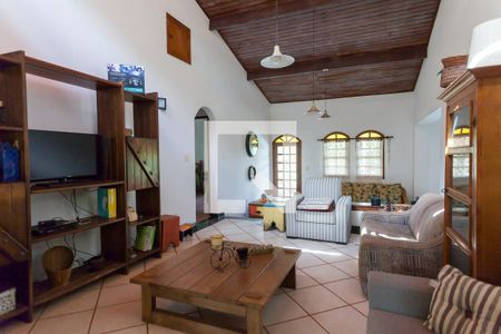 Sala de casa de condomínio à venda com 4 quartos, 250m² em Retiro do Chale, Brumadinho