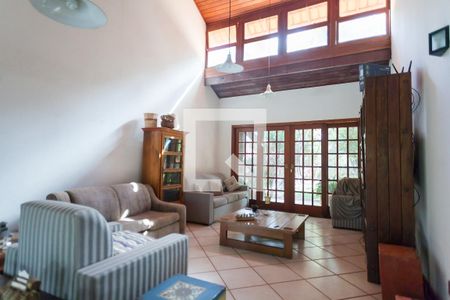 Sala de casa de condomínio à venda com 4 quartos, 250m² em Retiro do Chale, Brumadinho