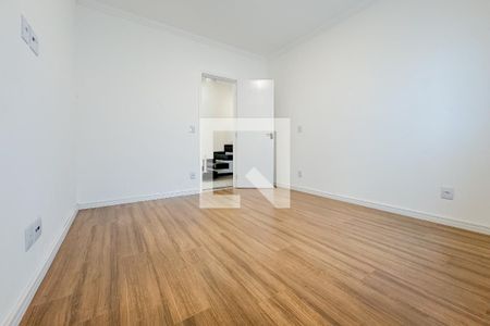 Suíte 1 de casa para alugar com 5 quartos, 300m² em Vila Monumento, São Paulo