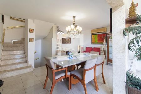 Sala de casa de condomínio à venda com 3 quartos, 420m² em Vila Conceição, Porto Alegre