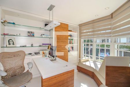 Escritório de casa de condomínio à venda com 3 quartos, 559m² em Boa Vista, Porto Alegre