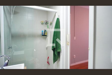 Banheiro de apartamento à venda com 1 quarto, 36m² em Farrapos, Porto Alegre