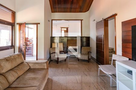 Sala de casa de condomínio à venda com 3 quartos, 330m² em Piratininga, Niterói